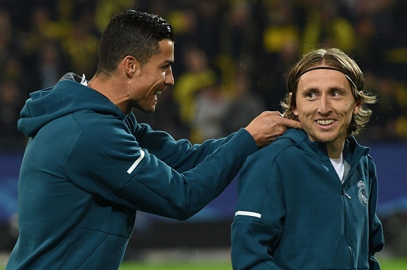 Modric dinh the vang hy huu vi dem lai khoang cach hang rao hinh anh