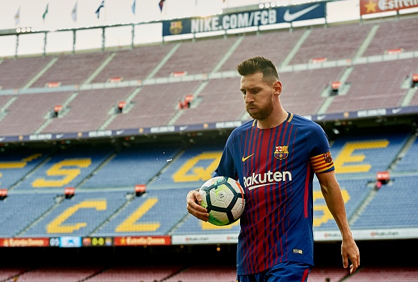 Messi dat thanh tich tot nhat lich su trong ngay buon cua Barca hinh anh