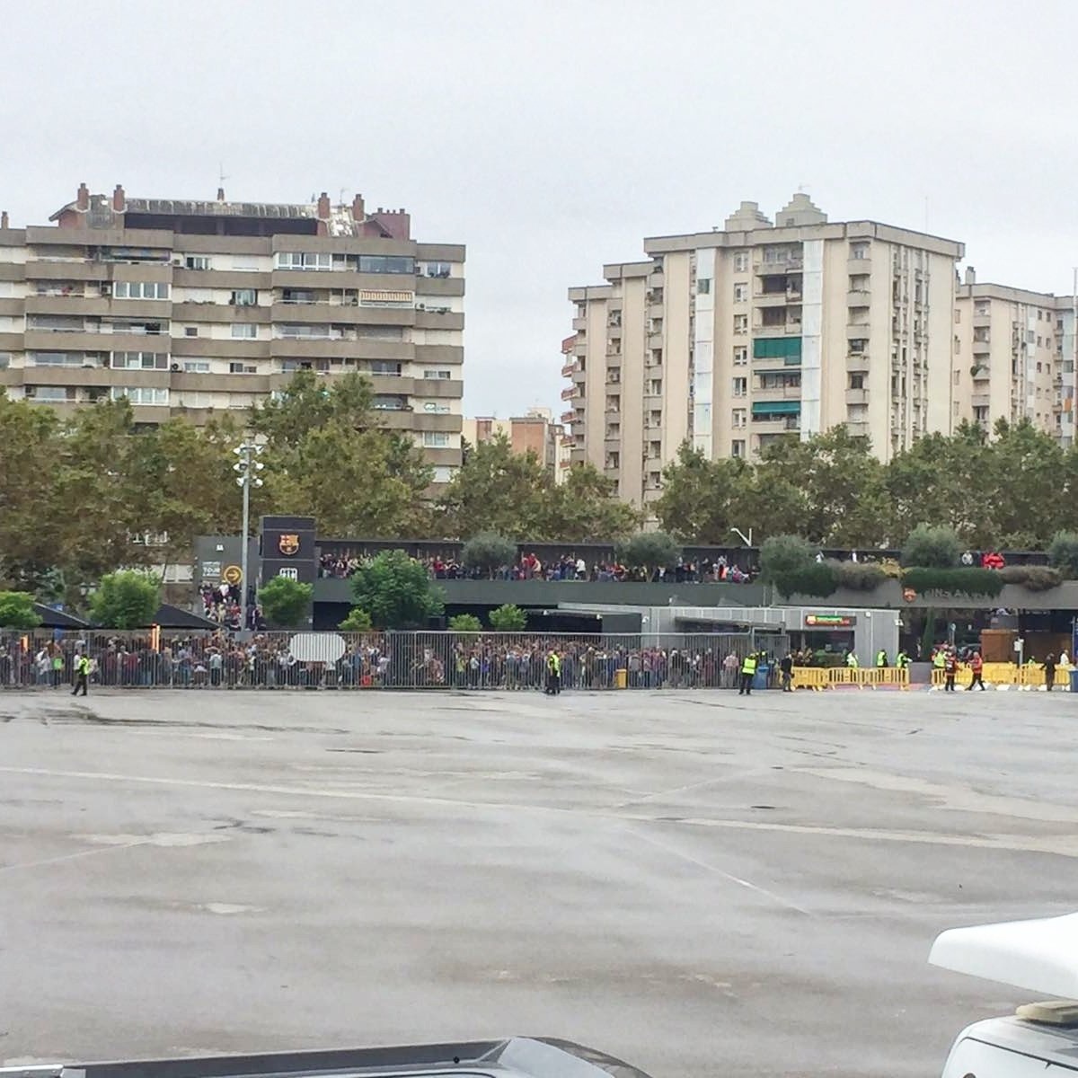 tran Barcelona bi hoan anh 10