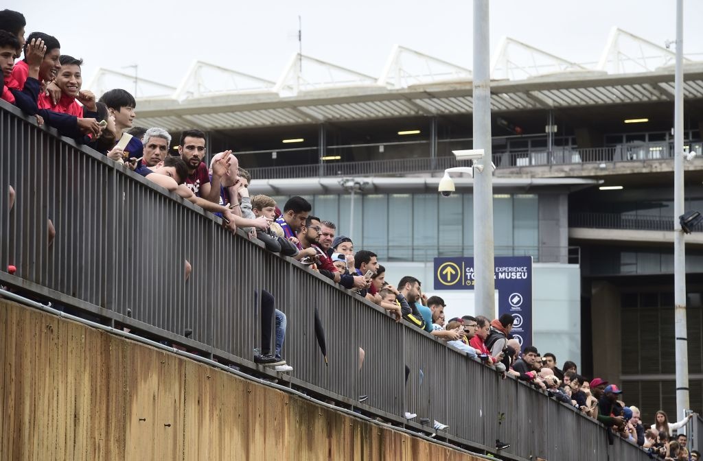 tran Barcelona bi hoan anh 9