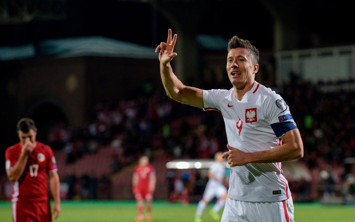 Lewandowski lap 2 ky luc anh 1