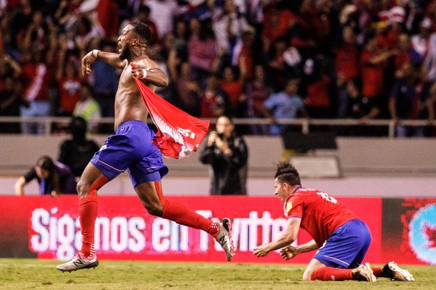 Cau truong SVD quoc gia Costa Rica vo oa sau ban thang vang hinh anh