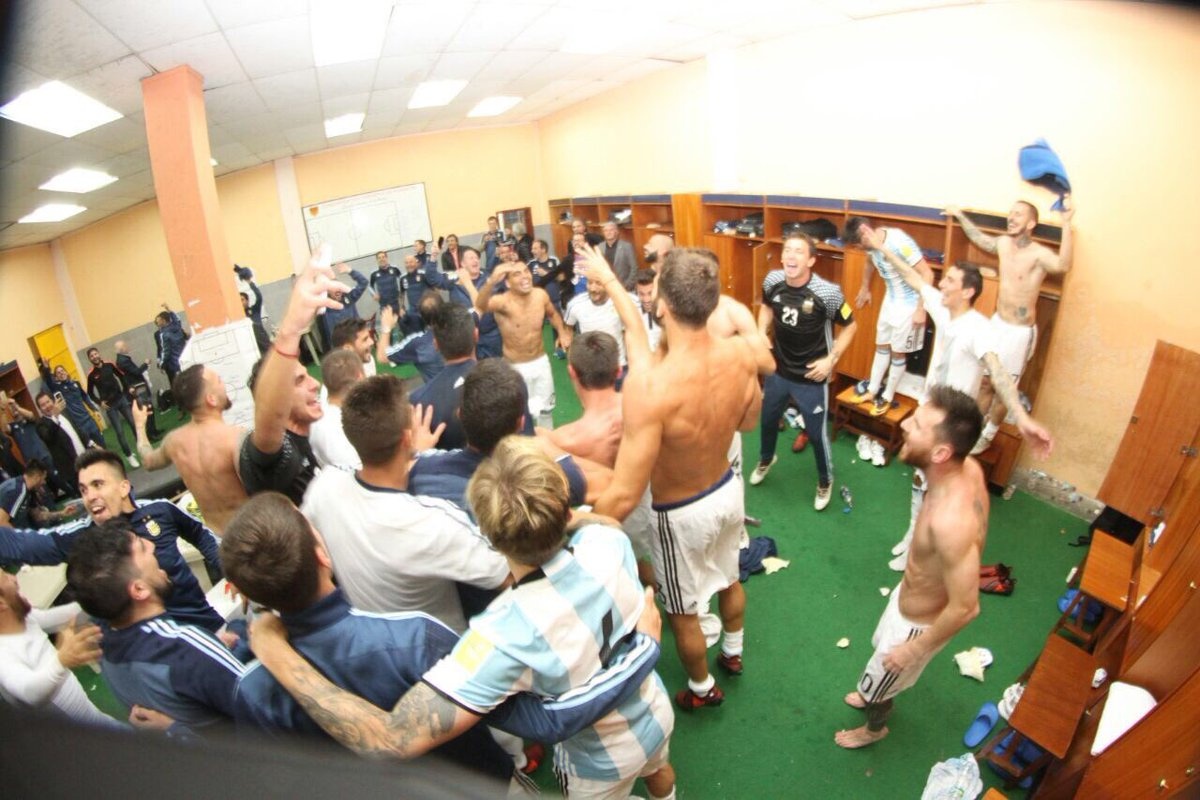 Messi giup Argentina gianh ve du World Cup anh 2