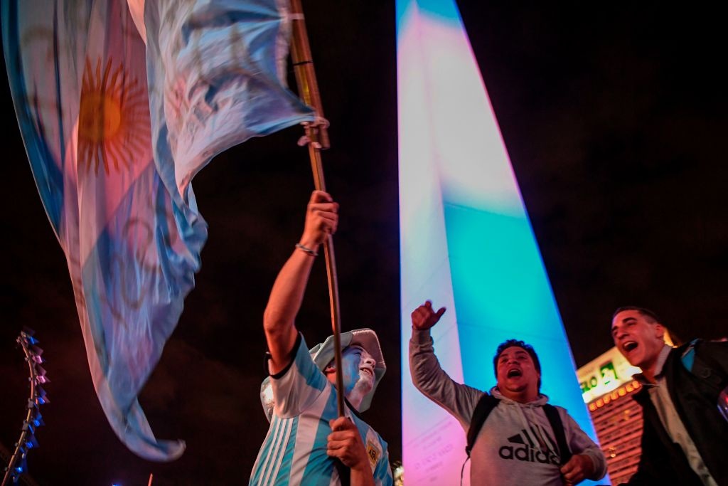 Messi giup Argentina gianh ve du World Cup anh 7