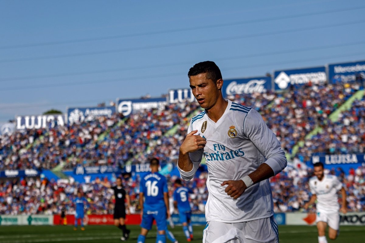 Ronaldo giup Real lap chien cong chua tung xuat hien o La Liga hinh anh