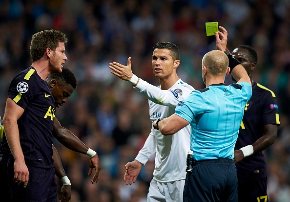 Dui dau Vertonghen, Ronaldo bi trung phat hinh anh