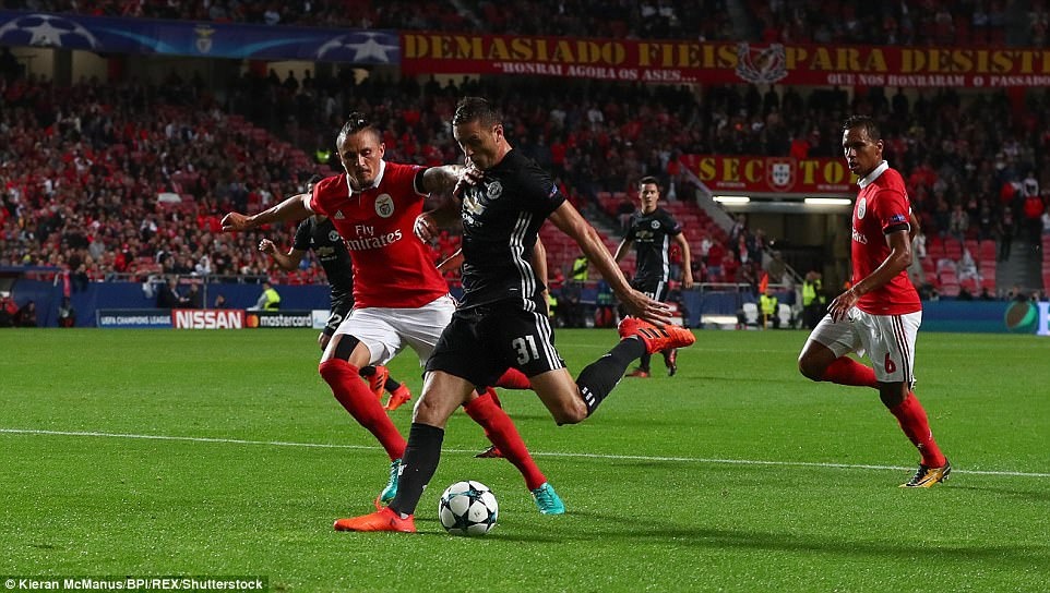 tran Benfica 0-1 MU anh 6