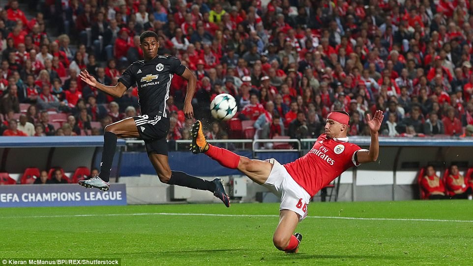 tran Benfica 0-1 MU anh 10