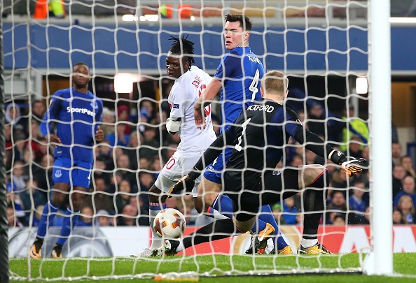 tran Everton 1-2 Lyon anh 10