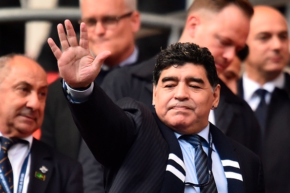 Maradona chung kien Tottenham pha ky luc cua MU hinh anh