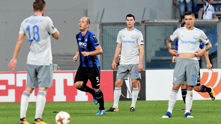 HLV Koeman bi sa thai anh 8