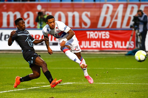 Memphis Depay tranh phat den anh 4