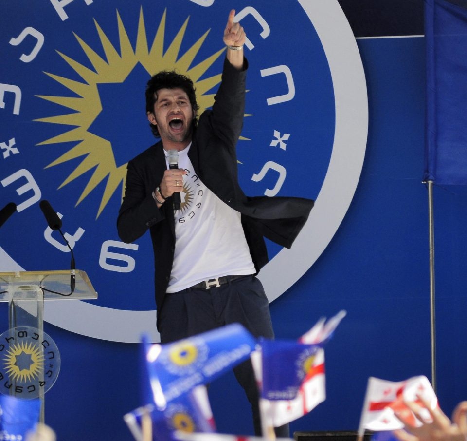 cuu trung ve Milan dac cu thi truong anh 1