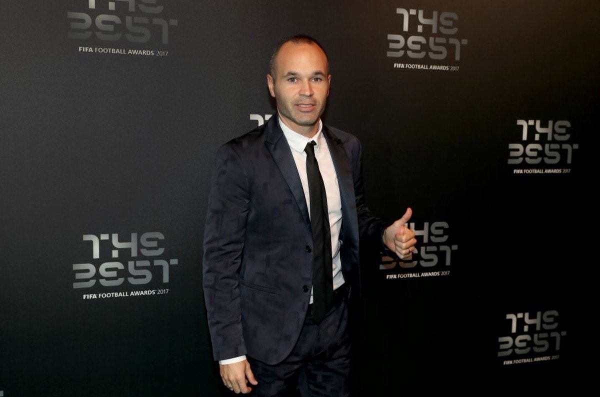 Iniesta mat tich ca nam van duoc vao doi hinh tieu bieu hinh anh