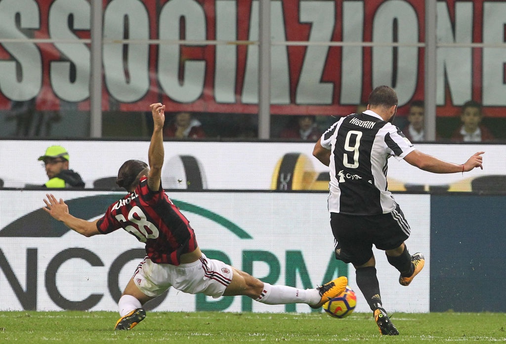 tran AC Milan 0-2 Juve anh 9