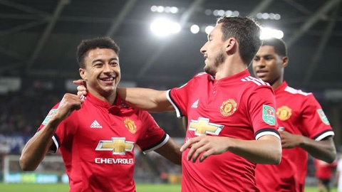 Gio thi dau bong da chau Au thay doi hinh anh