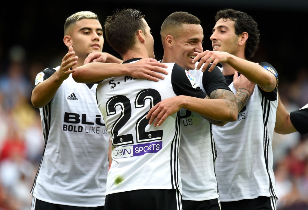 Thang tran thu 7 lien tiep, Valencia bo xa Real Madrid 7 diem hinh anh