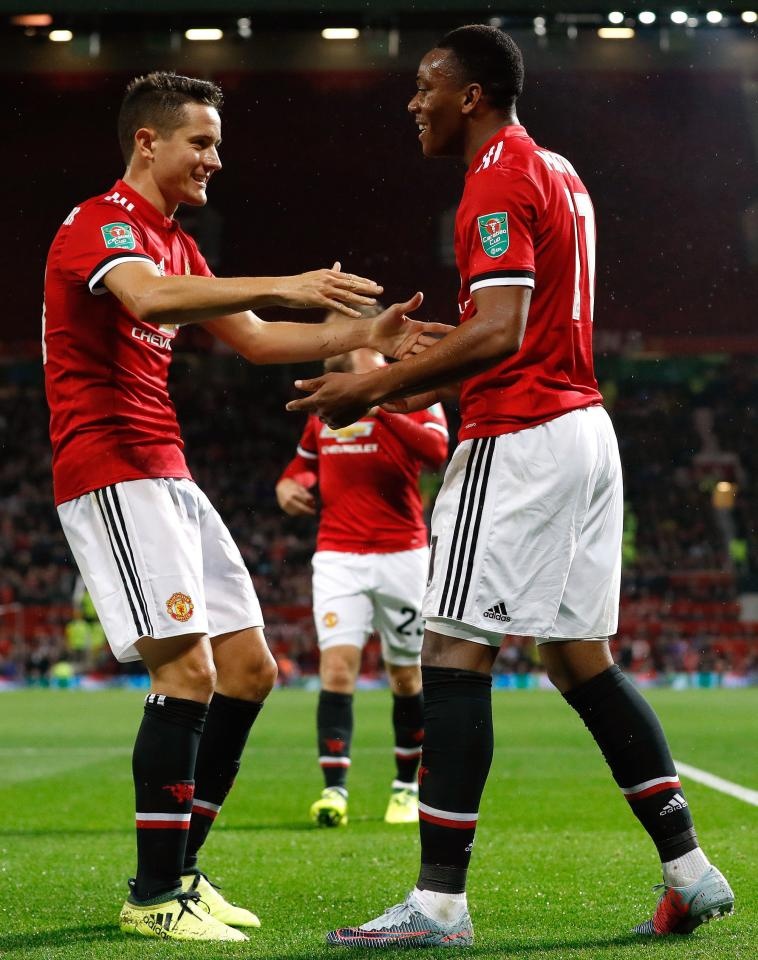 Barca xem gio 2 cau thu MU anh 2