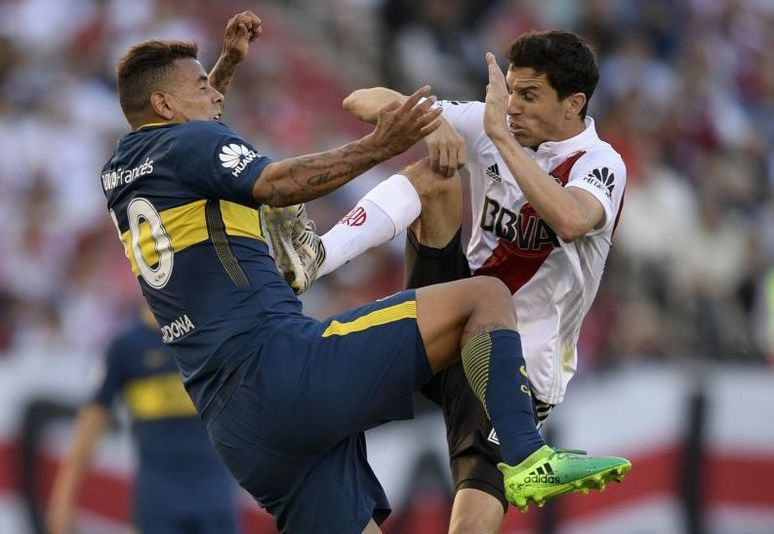 Cu dap cua De Jong tai hien o tran sieu kinh dien Argentina hinh anh