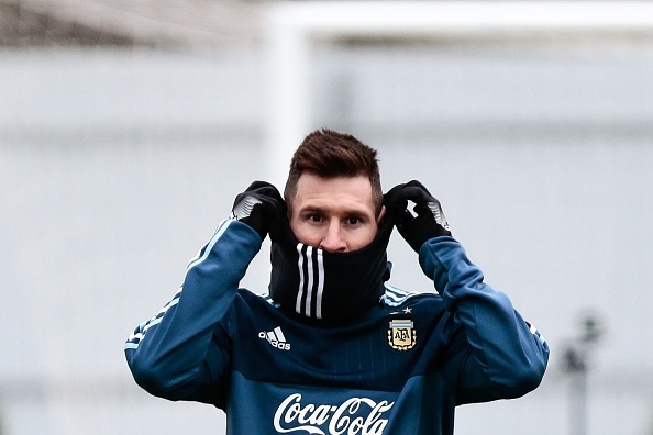 Messi run ray tap luyen trong gia lanh nuoc Nga hinh anh