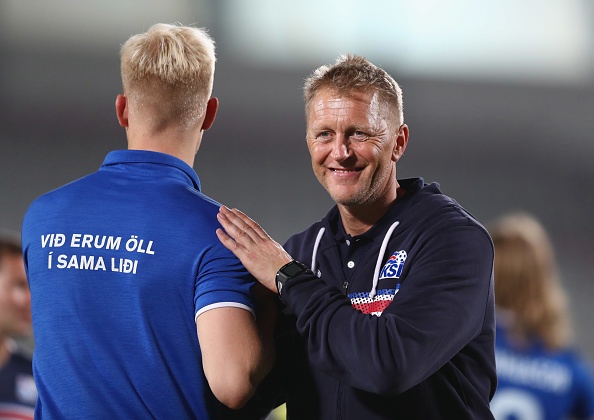 Tuyen trach vien MU di lac 8.800 cay so hinh anh