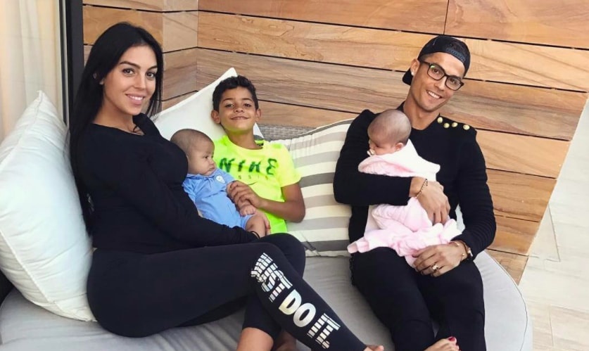 Ronaldo đón con thứ tư ảnh 2 Ronaldo don con thu tu anh 2