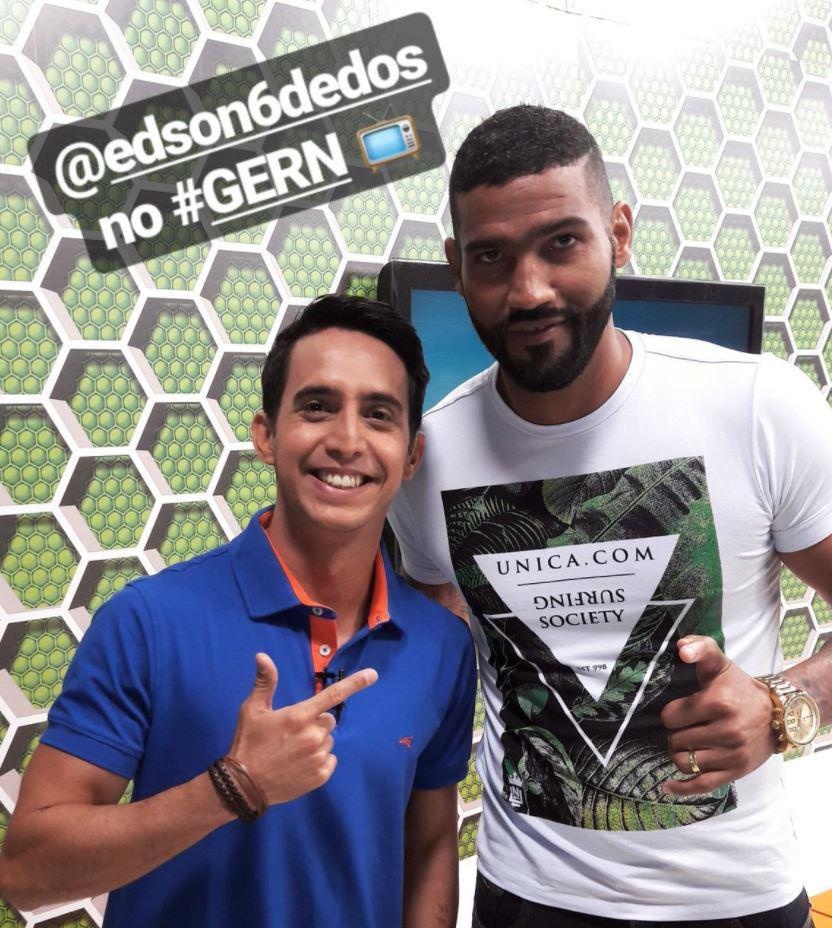 thủ môn 6 ngón ảnh 2 thu mon 6 ngon anh 2