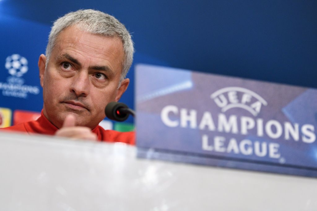 Mourinho mang tuyen Anh, mong Smalling mat suat o 'Tam su' hinh anh