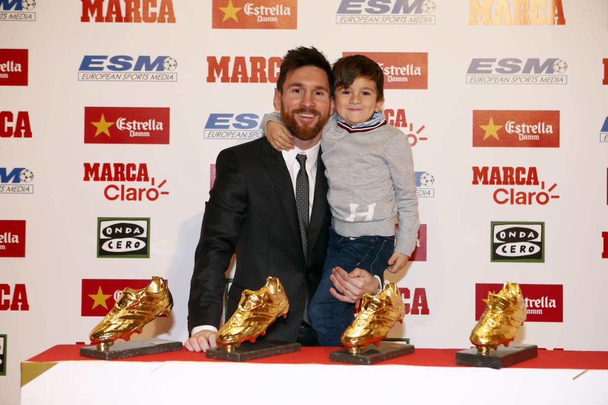 Messi gia han hop dong voi Barca anh 5