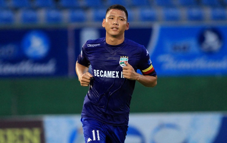 Anh Duc lap 3 cot moc lich su voi ngoi vua pha luoi V.League hinh anh