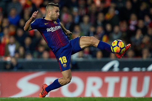 Xe tang Barca dut xich o Valencia, 'ngu ong' Real dac loi hinh anh