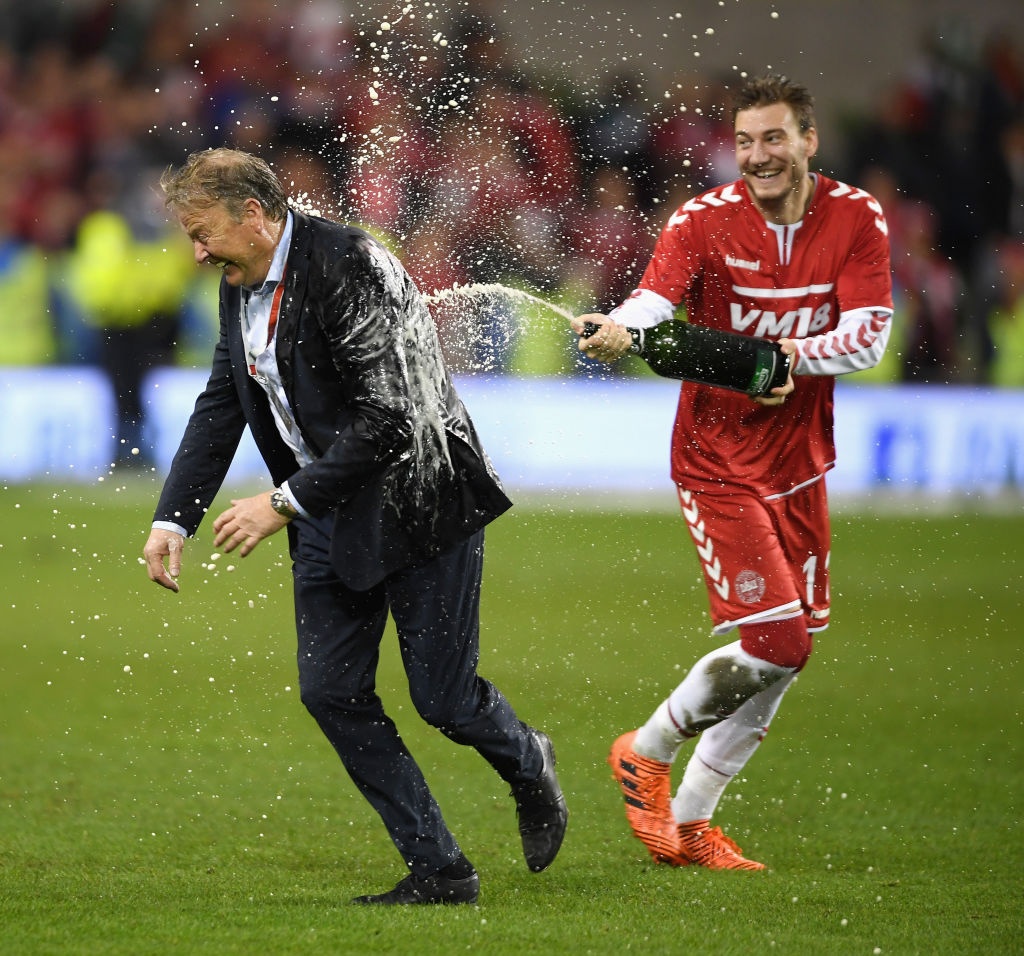 Bendtner len ngoi vua pha luoi anh 5