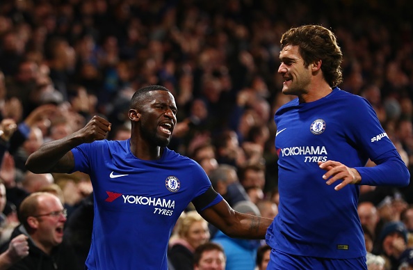 Nguoi hung bat ngo mang 3 diem cho Chelsea trong ngay Conte bi duoi hinh anh