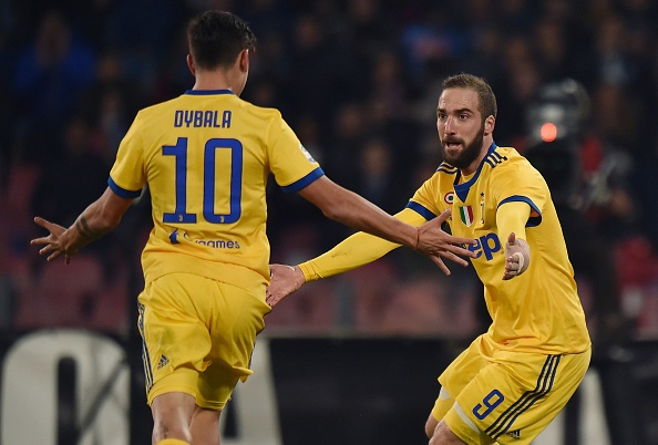 Higuain ket lieu doi bong cu Napoli trong tran cau 6 diem hinh anh