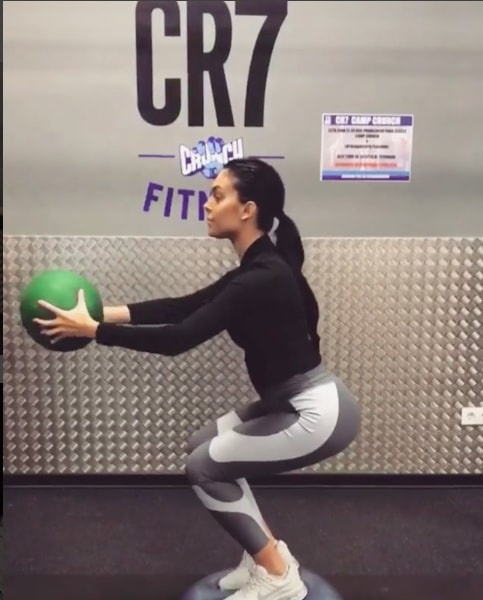 ban gai Ronaldo khoe voc dang thon tha sau sinh anh 2