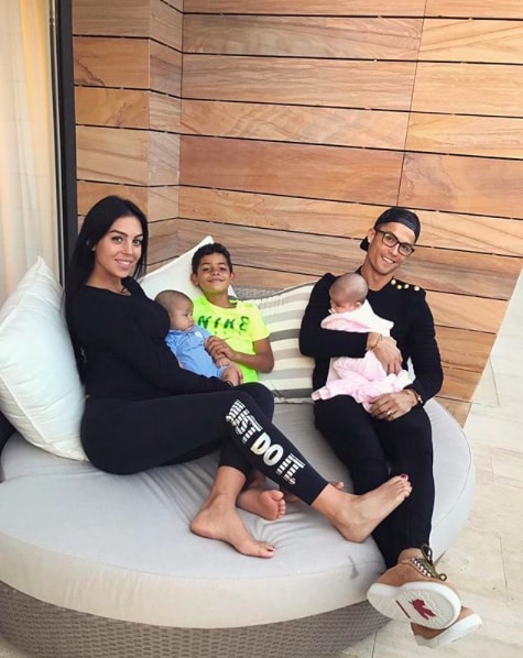 ban gai Ronaldo khoe voc dang thon tha sau sinh anh 6