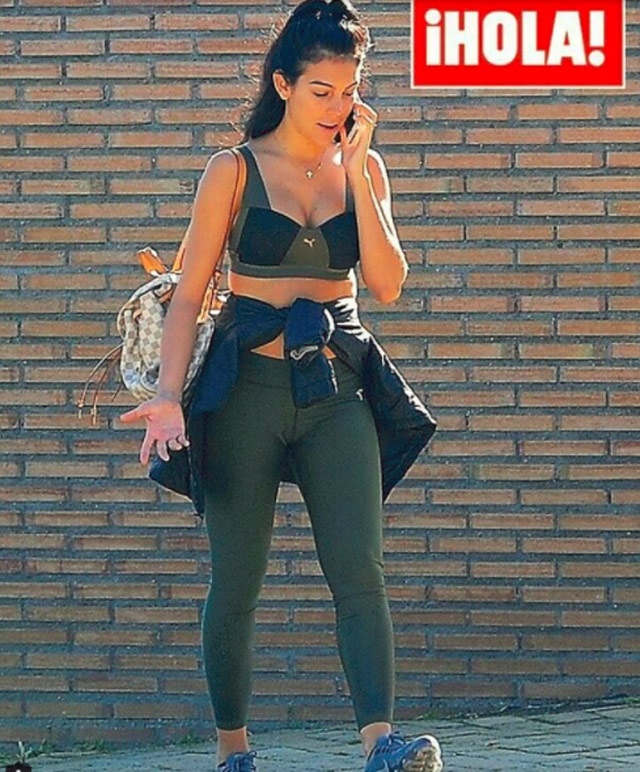 ban gai Ronaldo khoe voc dang thon tha sau sinh anh 1