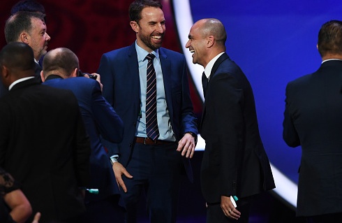 HLV tuyen Anh cuoi cot voi HLV Bi sau khi vao bang de tho hinh anh