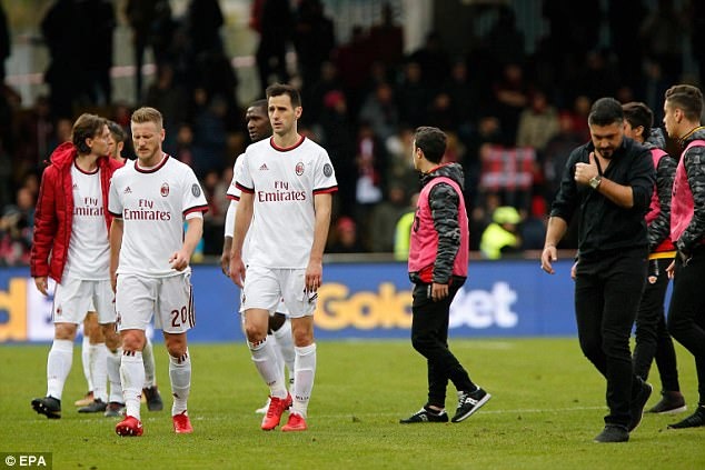 tran Benevento 2-2 AC Milan anh 3