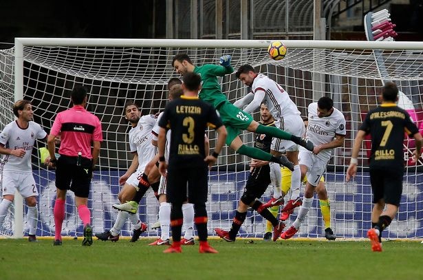 tran Benevento 2-2 AC Milan anh 3