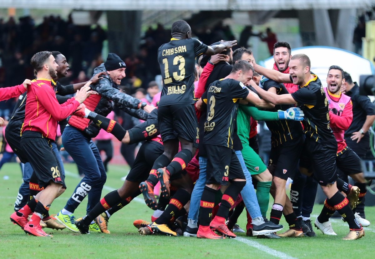 tran Benevento 2-2 AC Milan anh 5