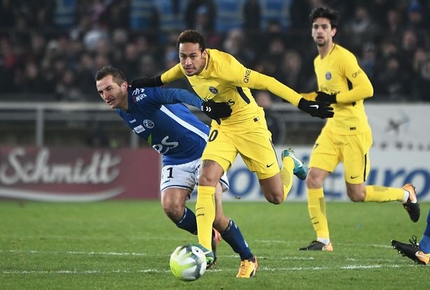 Doi thu doa chem chan Neymar sau tran thua cua PSG hinh anh