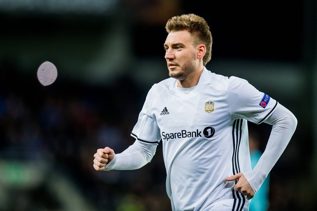 'Chua te' Bendtner viet tam thu sau mua bong ruc ro nhat cuoc doi hinh anh
