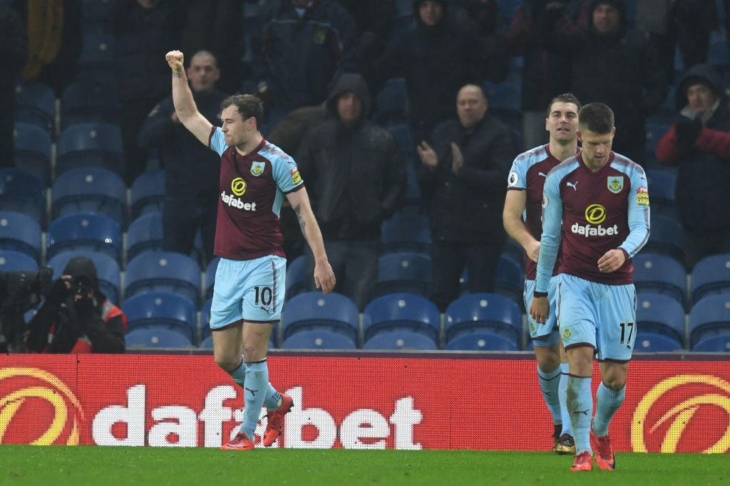 Burnley len top 4 anh 2