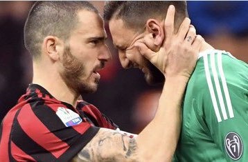 Donnarumma roi nuoc mat vi bi fan Milan si nhuc hinh anh