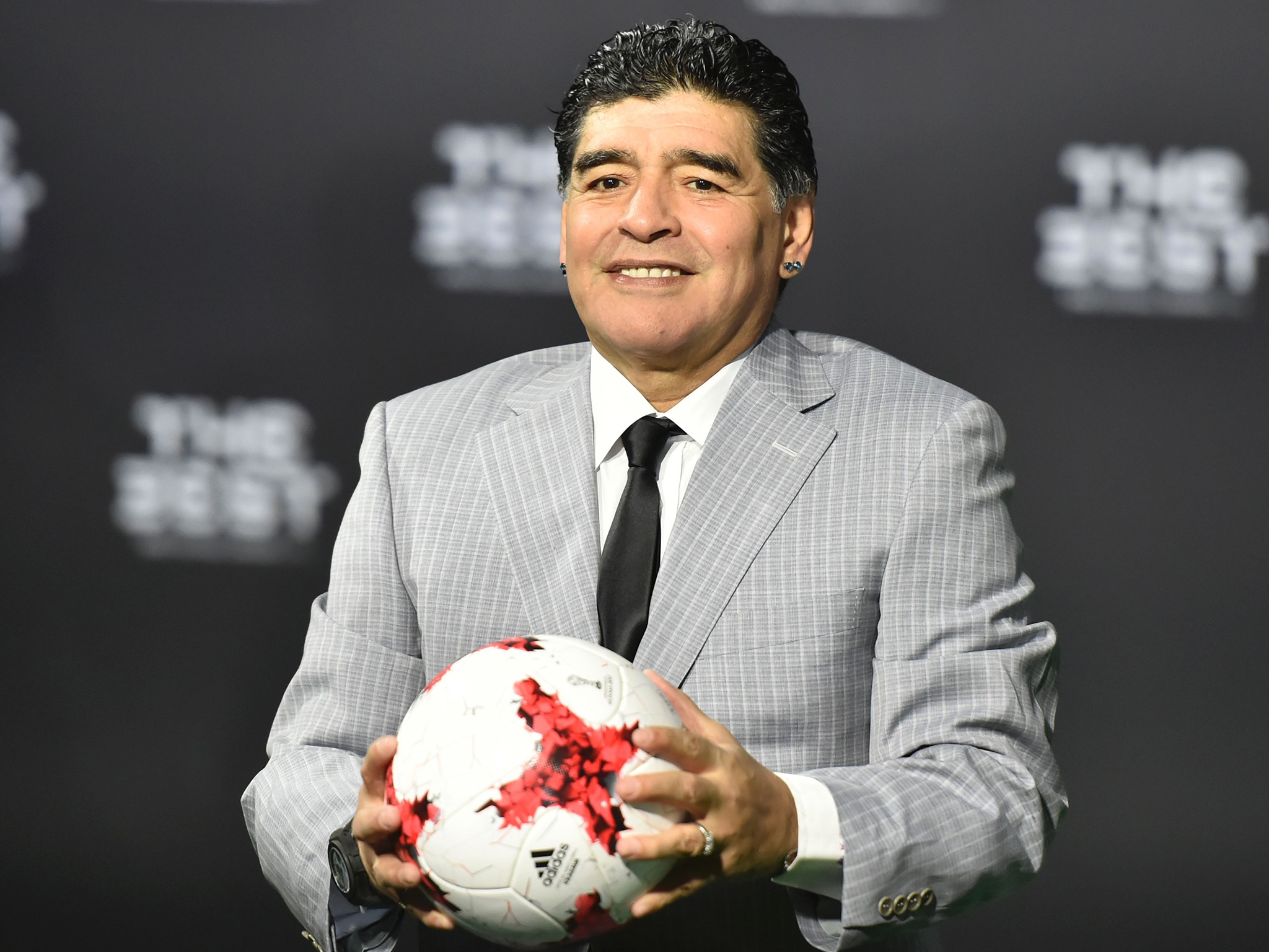 Maradona: 'Ronaldo hay nhat? Bao han bot noi nham di' hinh anh