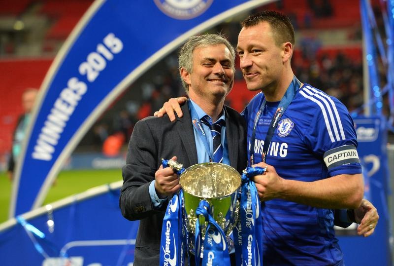 Terry san sang chet tren san vi Mourinho hinh anh