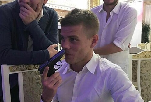 'Bad boy' Nga: Gai mui bang sung, ban chi thien mung dam cuoi ban hinh anh