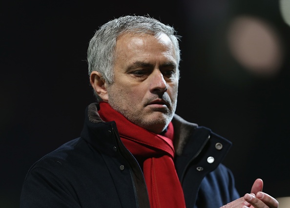 Mourinho: 'Mot quyet dinh toi cua trong tai khien MU bi trung phat' hinh anh