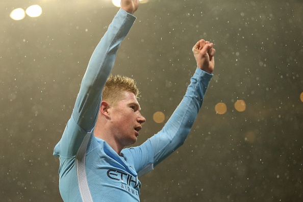 Dung cam ra san, De Bruyne duoc Pep tung ho hinh anh